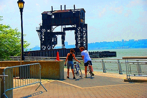 NY-Science_Barge-West_70th_Street_Pier-Summer-2008-08.JPG