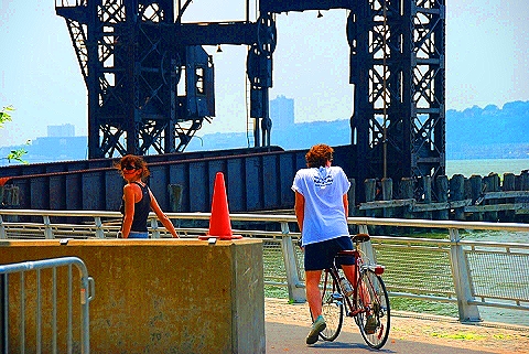 NY-Science_Barge-West_70th_Street_Pier-Summer-2008-09.JPG