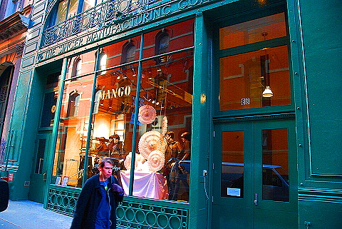 NY-Soho-035-Signs_and_Window_Shots.JPG