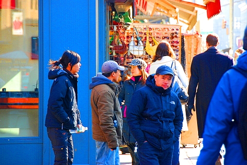 NY-Soho_and_Canal_St-01-People_Watching.JPG