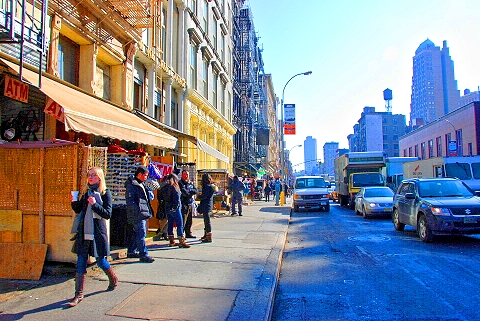 NY-Soho_and_Canal_St-02-People_Watching.JPG