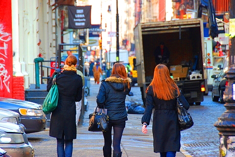 NY-Soho_and_Canal_St-05-People_Watching.JPG