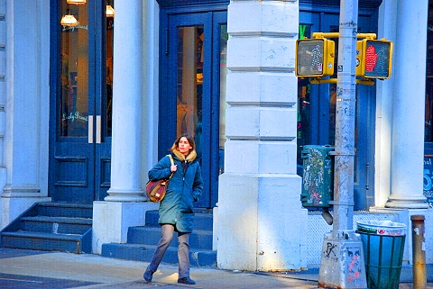 NY-Soho_and_Canal_St-07-People_Watching.JPG