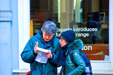 NY-Soho_and_Canal_St-10-People_Watching.JPG