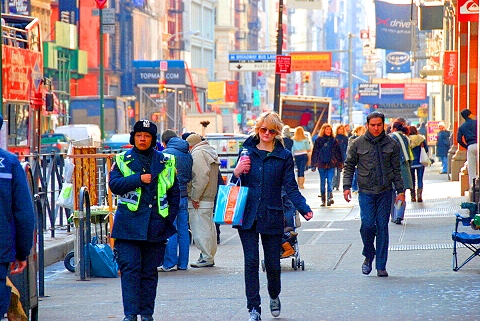 NY-Soho_and_Canal_St-13-People_Watching.JPG