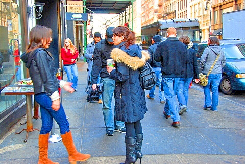 NY-Soho_and_Canal_St-14-People_Watching.JPG