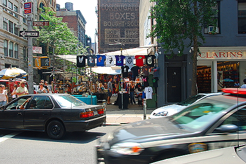 NY-SoHo_Flea_Market-Spring_and_Wooster_Streets-02.JPG