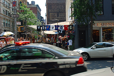 NY-SoHo_Flea_Market-Spring_and_Wooster_Streets-03.JPG