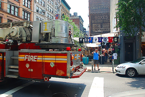 NY-SoHo_Flea_Market-Spring_and_Wooster_Streets-06.JPG