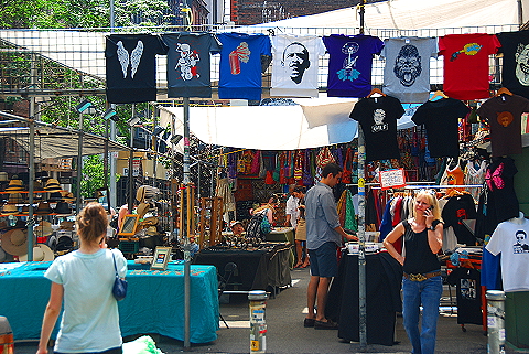 NY-SoHo_Flea_Market-Spring_and_Wooster_Streets-08.JPG