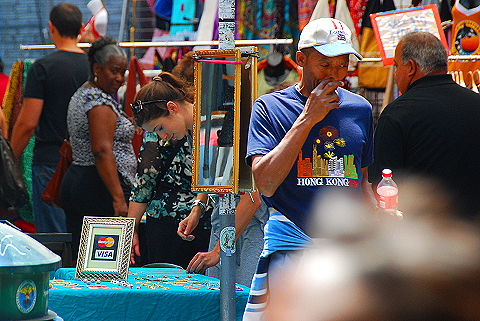 NY-SoHo_Flea_Market-Spring_and_Wooster_Streets-17.JPG