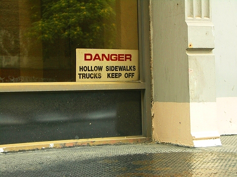 NY-Soho-Greene_Street-02-Danger_Hollow_Sidewalks.JPG