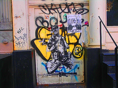 NY-Soho-Greene_Street-Make_Art_Not_War-02.JPG