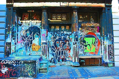 NY-Soho_Greene_Street-windows_and_graffiti- (7).JPG