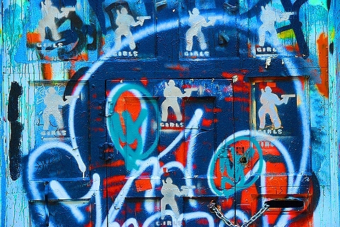 NY-Soho_Greene_Street-windows_and_graffiti- (8).JPG