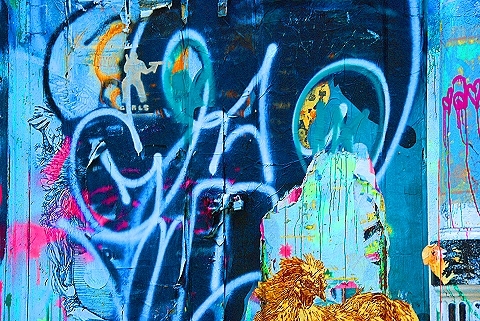 NY-Soho_Greene_Street-windows_and_graffiti-.JPG