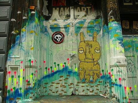 NY-Soho-Make_Art_Not_War-02.JPG