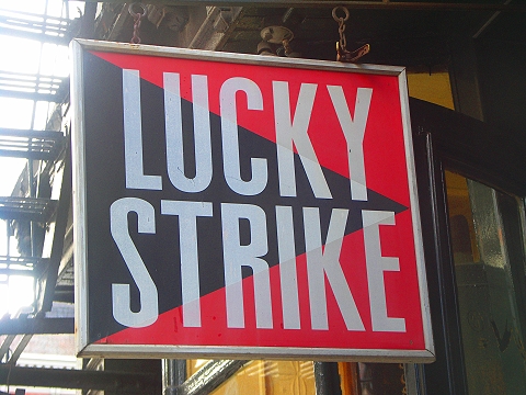 NY-Soho_Signs-Lucky_Strike.JPG