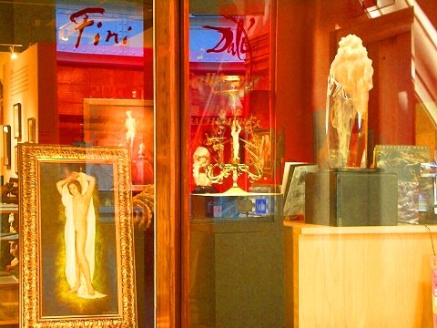 NY-Soho_Windows_and_Graffiti-02.JPG