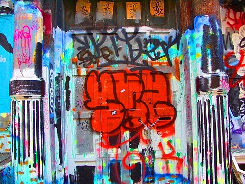 NY-Soho_Windows_and_Graffiti-31.JPG