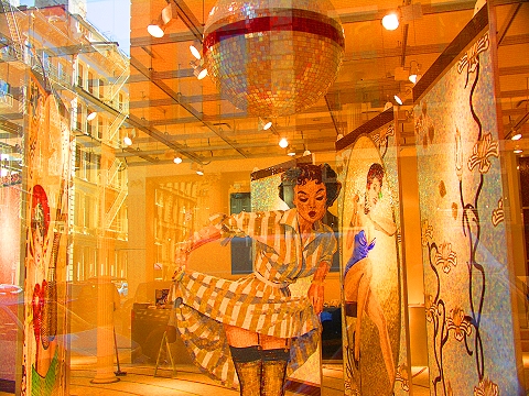 NY-Soho_Windows_and_Graffiti-49-Sicis.JPG