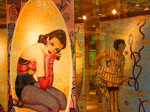 NY-Soho_Windows_and_Graffiti-53-Sicis.JPG