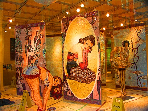 NY-Soho_Windows_and_Graffiti-55-Sicis.JPG