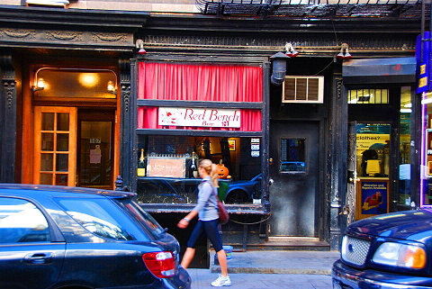 NY-Soho-Windows_Signs_Storefronts-16-Red_Bench1.JPG