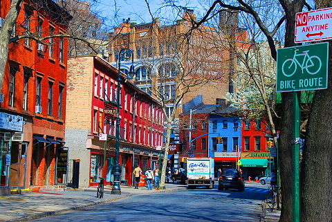 NY-Springtime_in_The_West_Village-People-Watching-03.JPG