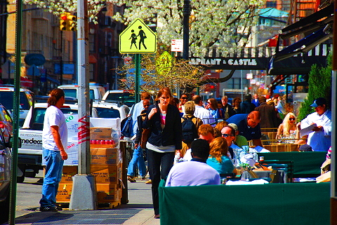 NY-Springtime_in_The_West_Village-People-Watching-05.JPG