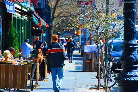 NY-Springtime_in_The_West_Village-People-Watching-06.JPG