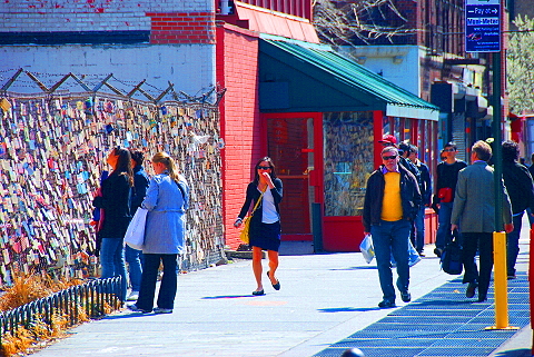 NY-Springtime_in_The_West_Village-People-Watching-07.JPG