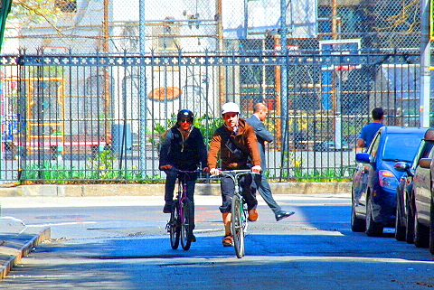NY-Springtime_in_The_West_Village-People-Watching-17.JPG