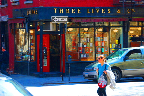 NY-Springtime_in_The_West_Village-People-Watching-19.JPG