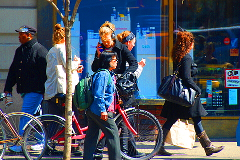 NY-Springtime_in_The_West_Village-People-Watching-34.JPG