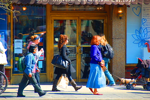 NY-Springtime_in_The_West_Village-People-Watching-35.JPG
