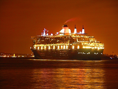 NY-Statue_of_Liberty_Fireworks-QE2-QM2-QV2-11.JPG