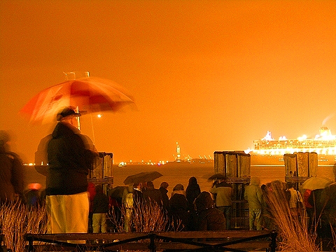 NY-Statue_of_Liberty_Fireworks-QE2-QM2-QV2-17.JPG