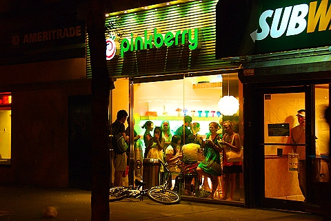 NY-Storm-West_70th_Street-17-Pinkberry.JPG