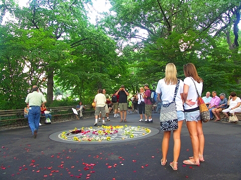 NY-Strawberry_Fields-Central_Park-Mayor_of_Strawberry_Fields-02.JPG