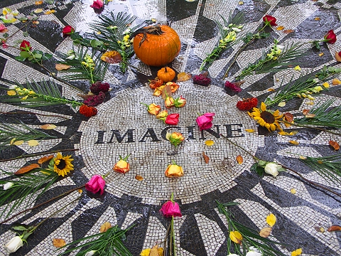 NY-Strawberry_Fields_in_the_rain-Central_Park-06.JPG
