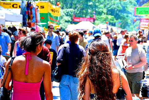 NY-Street_Fair-Upper_Westside_People_Watching-09.JPG