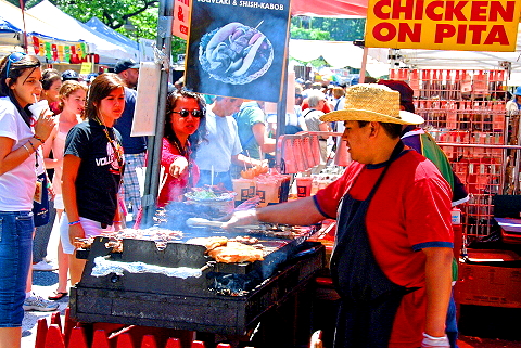 NY-Street_Fair-Upper_Westside_People_Watching-14.JPG