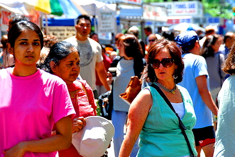 NY-Street_Fair-Upper_Westside_People_Watching-17.JPG