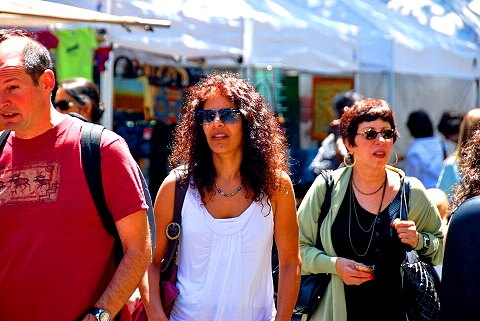 NY-Street_Fair-Upper_Westside_People_Watching-22.JPG