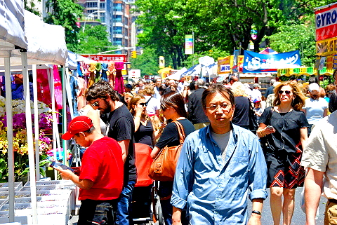 NY-Street_Fair-Upper_Westside_People_Watching-33.JPG