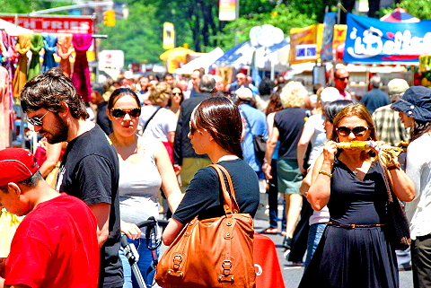 NY-Street_Fair-Upper_Westside_People_Watching-34.JPG