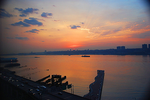 NY-Striped_Sunset_over_Hudson_River-02.JPG