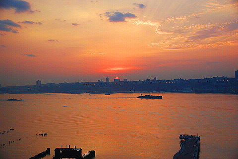 NY-Striped_Sunset_over_Hudson_River-03.JPG