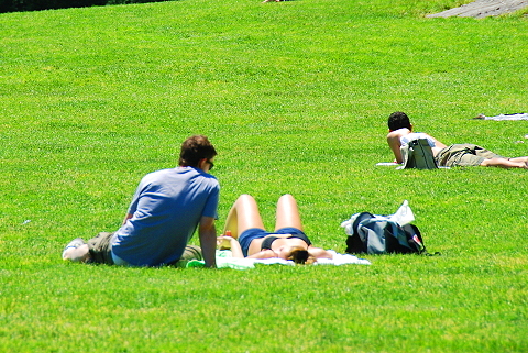 NY-Sunbathers_in_Central_Park_Sheeps_Meadow-06.JPG